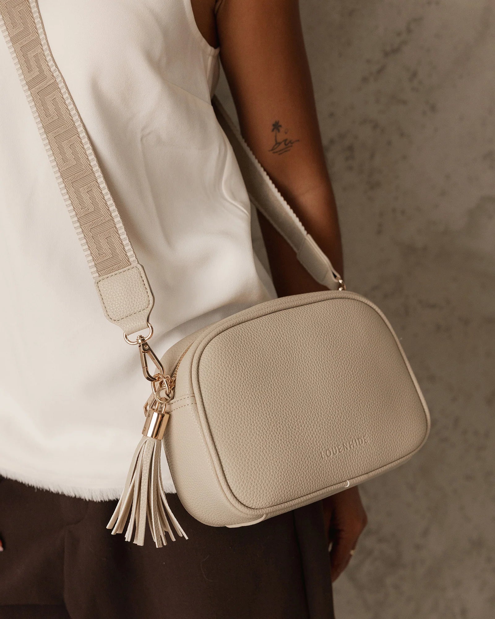 LOUENHIDE JACINTA GIA CROSSBODY BAG - BISCOTTI