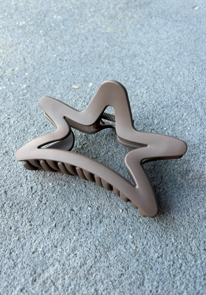 MATTE STAR HAIR CLAW CLIP - BROWN