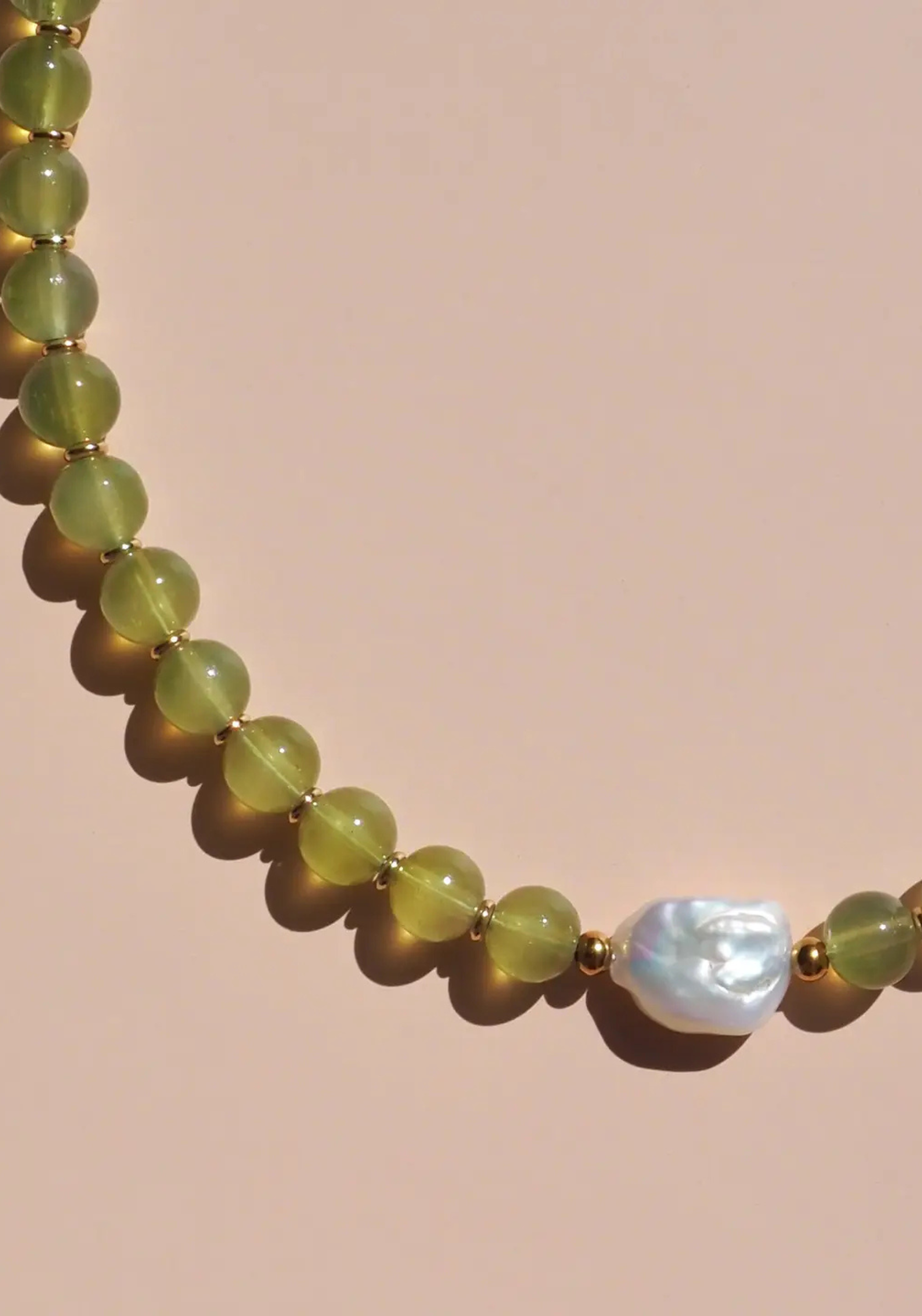 ALESI FRESHWATER KESHI PEARL NECKLACE - GREEN BEAD
