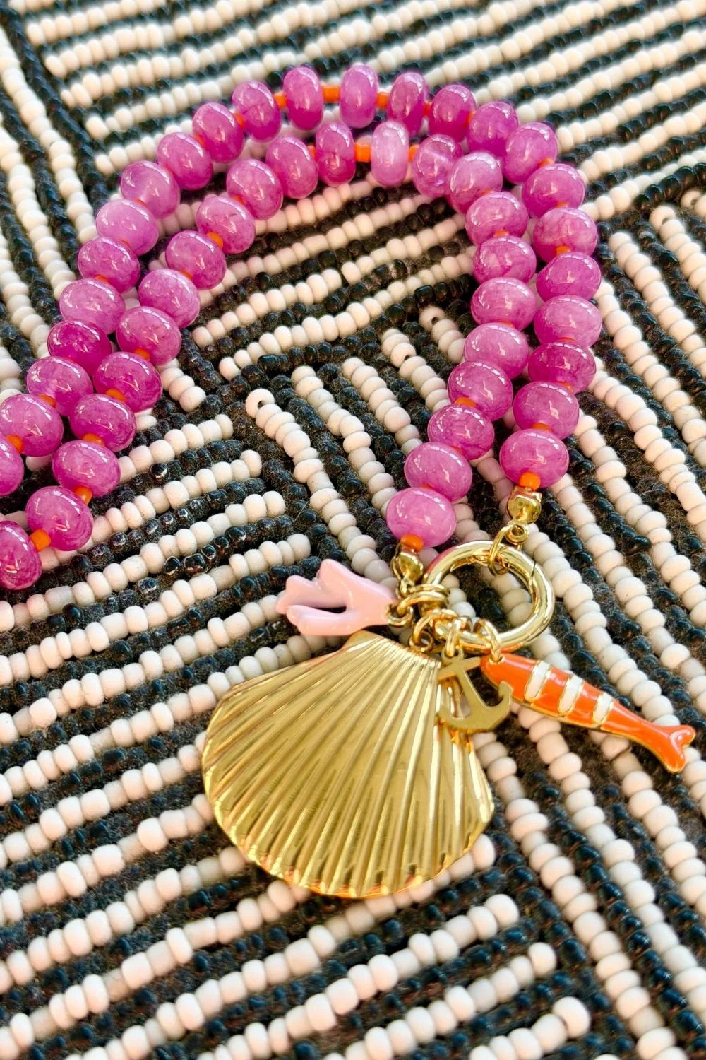 MOSK MELBOURNE  SHELL YEAH NECKLACE - PINK