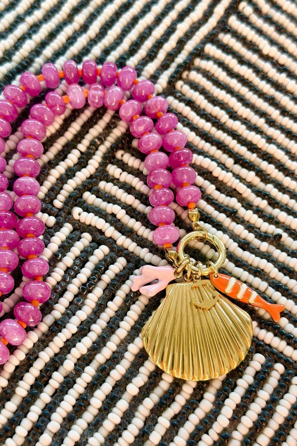 MOSK MELBOURNE  SHELL YEAH NECKLACE - PINK