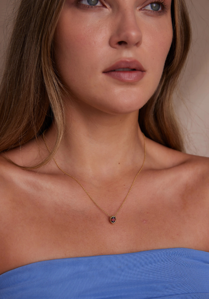 TONI MAY JANUARY GARNET OVAL BIRTHSTONE NECKLACE - GOLD