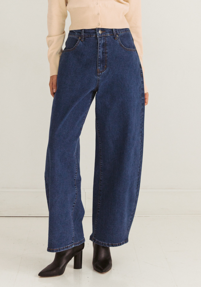 MENDOZA BARREL JEAN - MID WASH DENIM