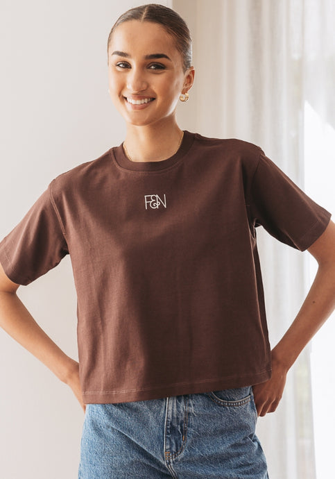 FEATHER + NOISE SIGNATURE TEE - CHOCOLATE