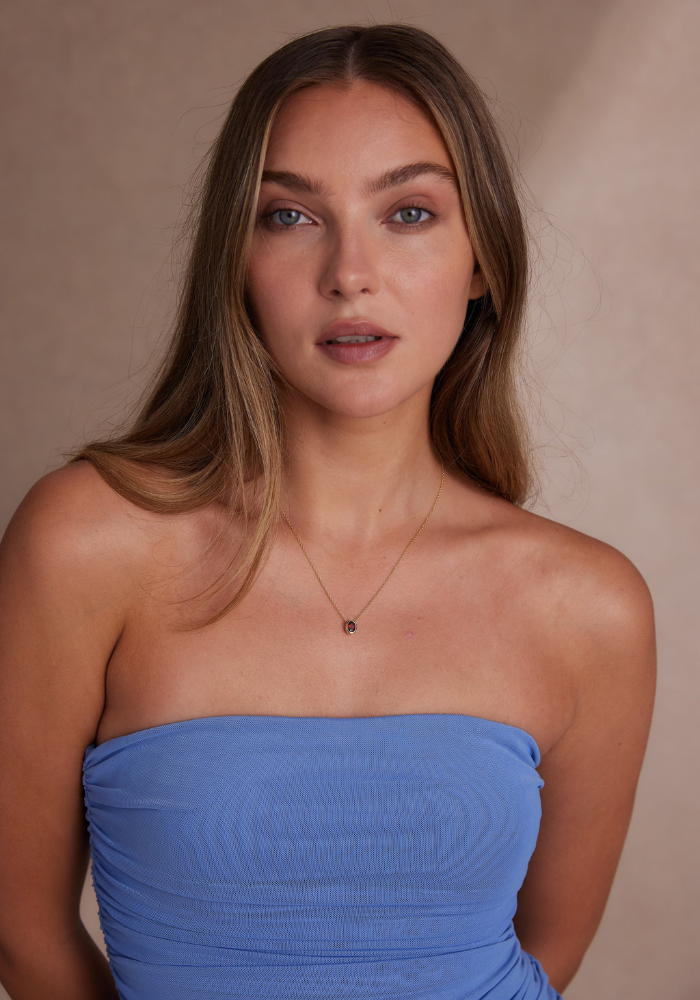 TONI MAY JANUARY GARNET OVAL BIRTHSTONE NECKLACE - GOLD