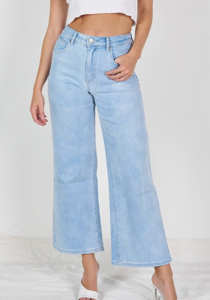 Load image into Gallery viewer, MADRIX STRETCH WIDE LEG JEAN - LIGHT WASH