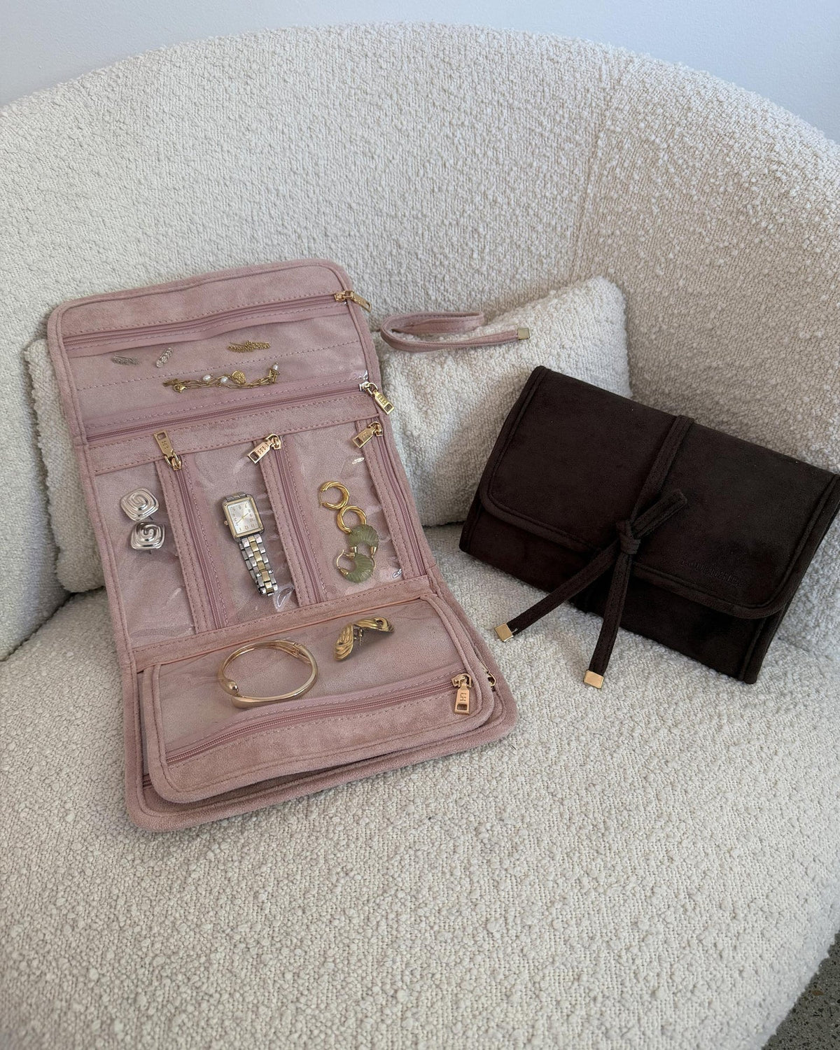 LOUENHIDE CARLA SUEDETTE JEWELLERY SLEEVE - PINK