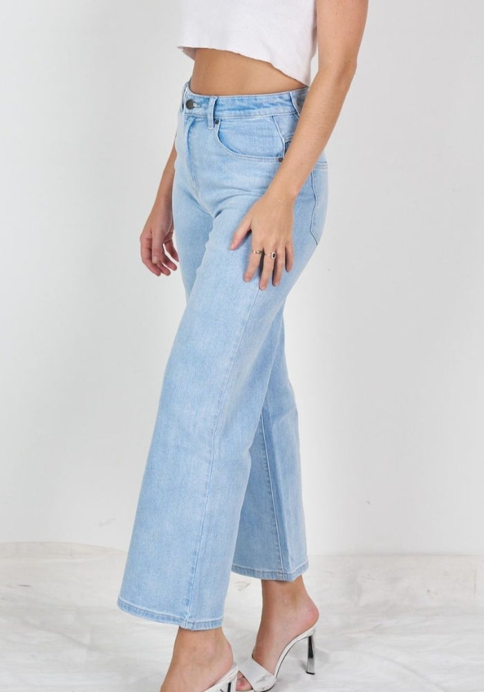 Load image into Gallery viewer, MADRIX STRETCH WIDE LEG JEAN - LIGHT WASH