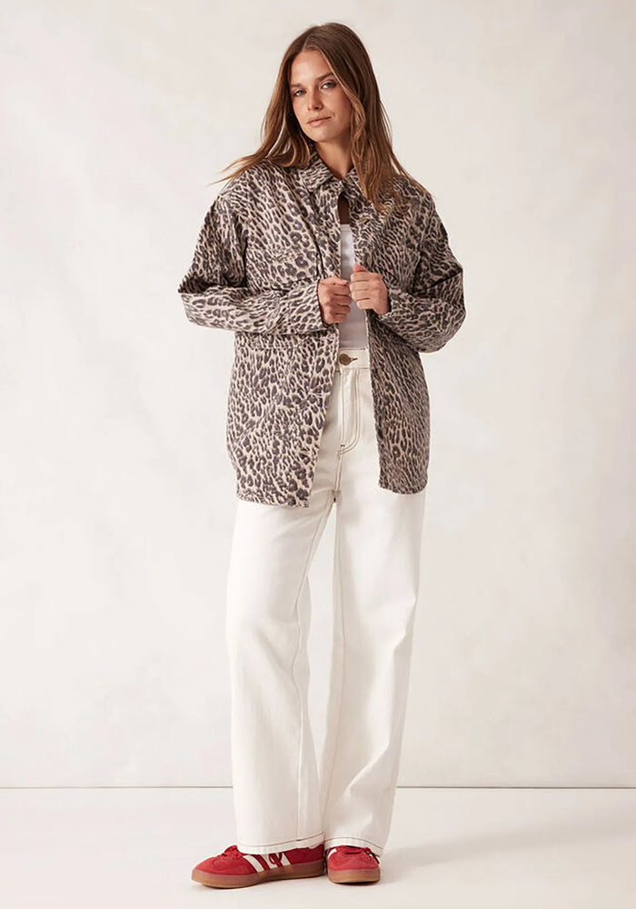 CERES LIFE BOBBI SIDE POCKET DENIM SHACKET - LEOPARD