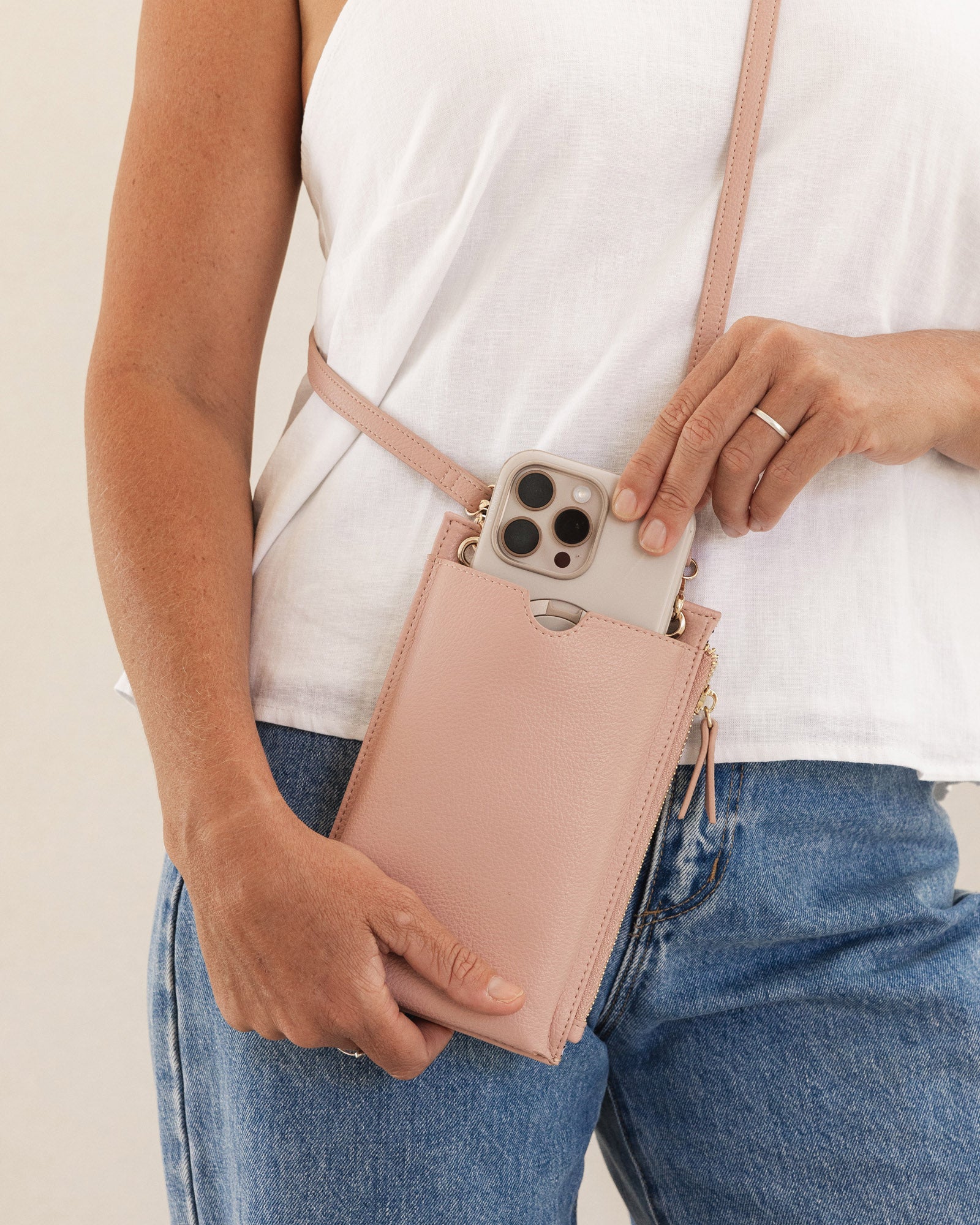 LOUENHIDE SUKI PHONE BAG -  DUSTY PINK