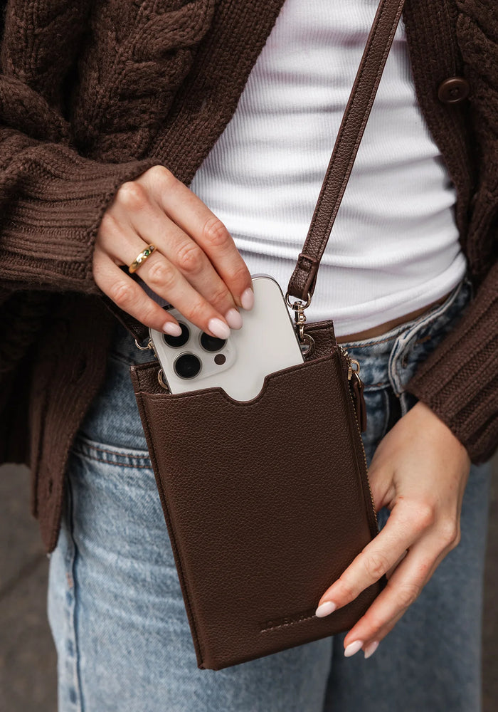 LOUENHIDE SUKI PHONE BAG - CHOCOLATE