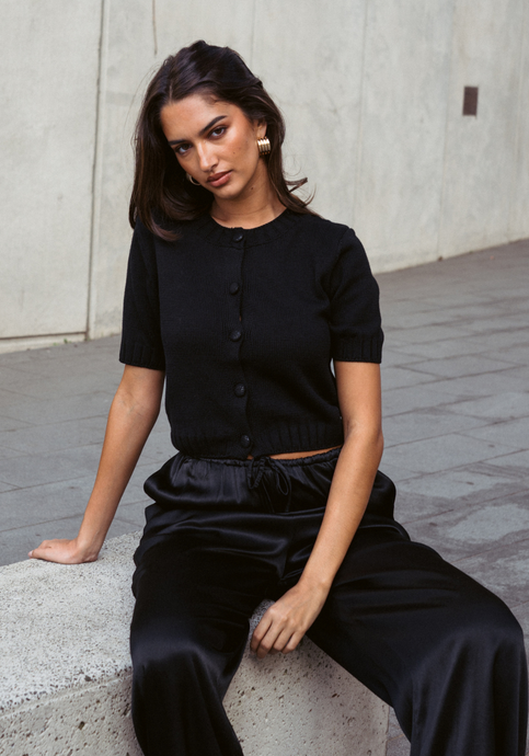LUNA BUTTON FRONT FITTED KNIT - BLACK