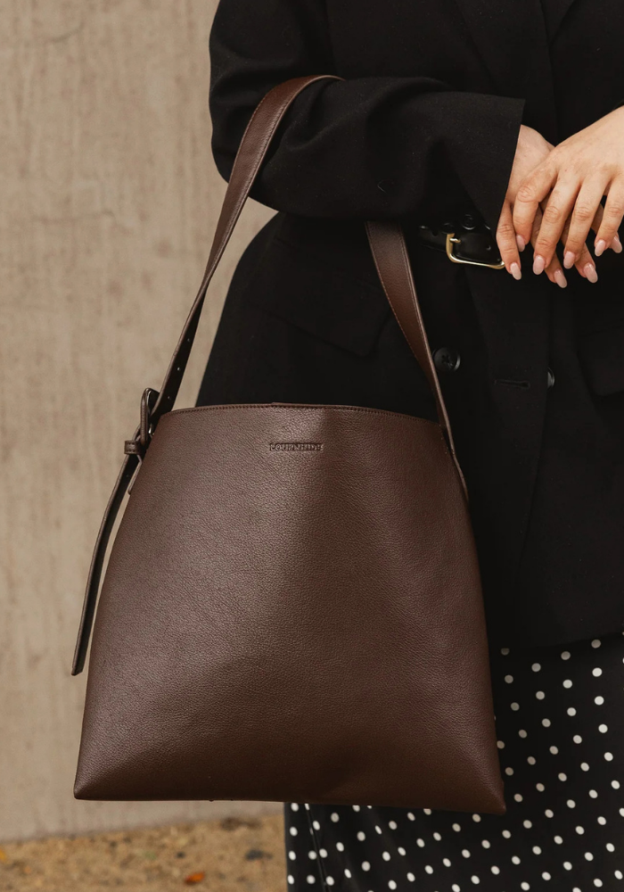 LOUENHIDE PEYTON SHOULDER BAG - CHOCOLATE