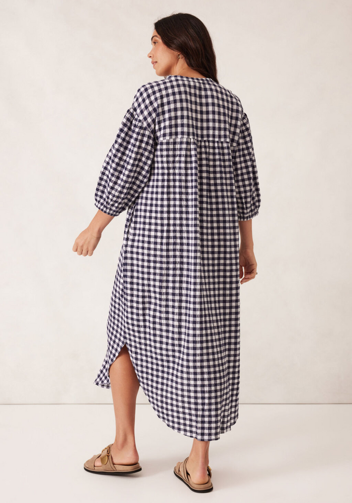 Load image into Gallery viewer, CERES LIFE CRINKLE MIDI DRESS - NAVY GINGHAM