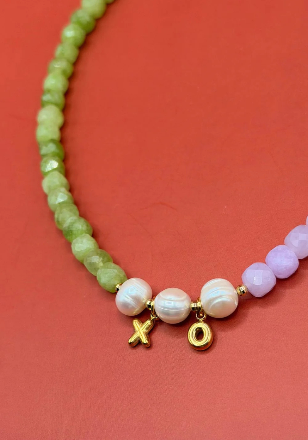 MOSK MELBOURNE XO NECKLACE - GREEN/PURPLE