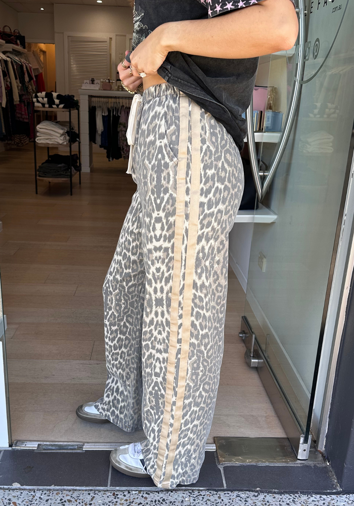ROMY RACER JEANS - LIGHT LEOPARD