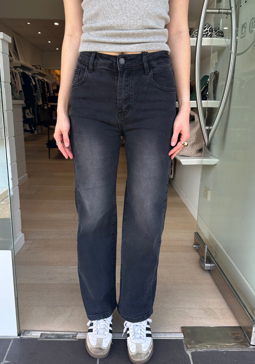 CAMRYN STRAIGHT LEG JEAN - BLACK WASH