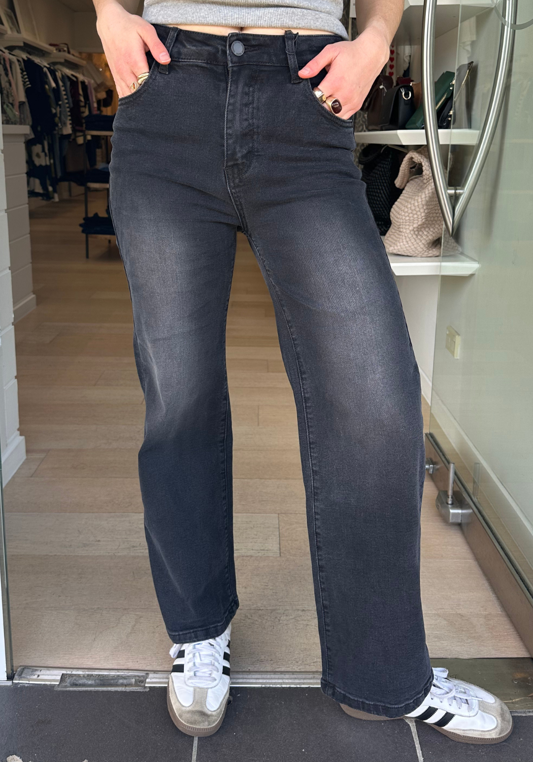 CAMRYN STRAIGHT LEG JEAN - BLACK WASH