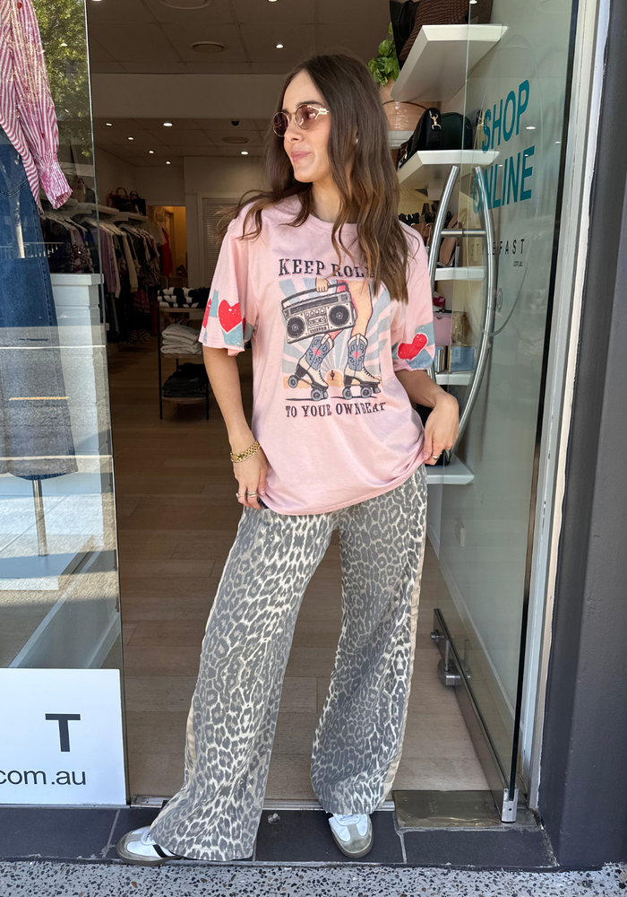 VINTAGE KEEP ROLLIN' TEE - PINK WASH