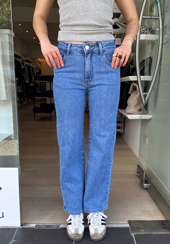 Load image into Gallery viewer, CAMRYN STRAIGHT LEG JEAN - LIGHT WASH