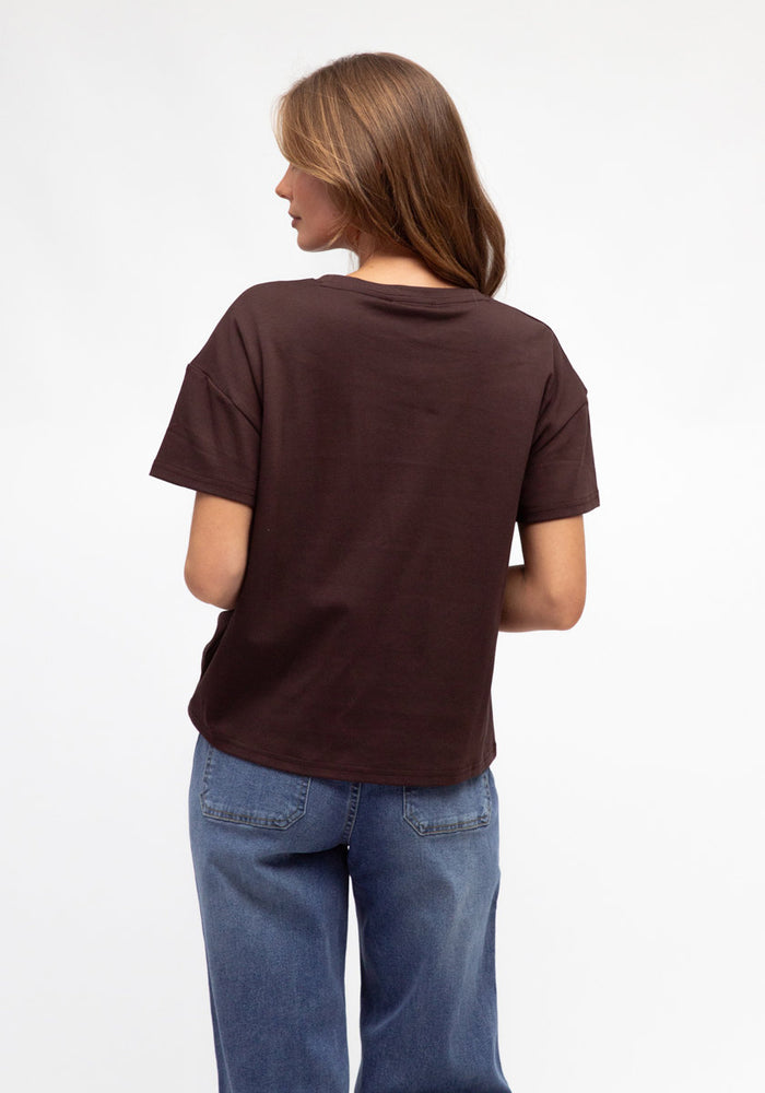 Load image into Gallery viewer, JESSIE EASY TUCK TEE - CHOCOLATE