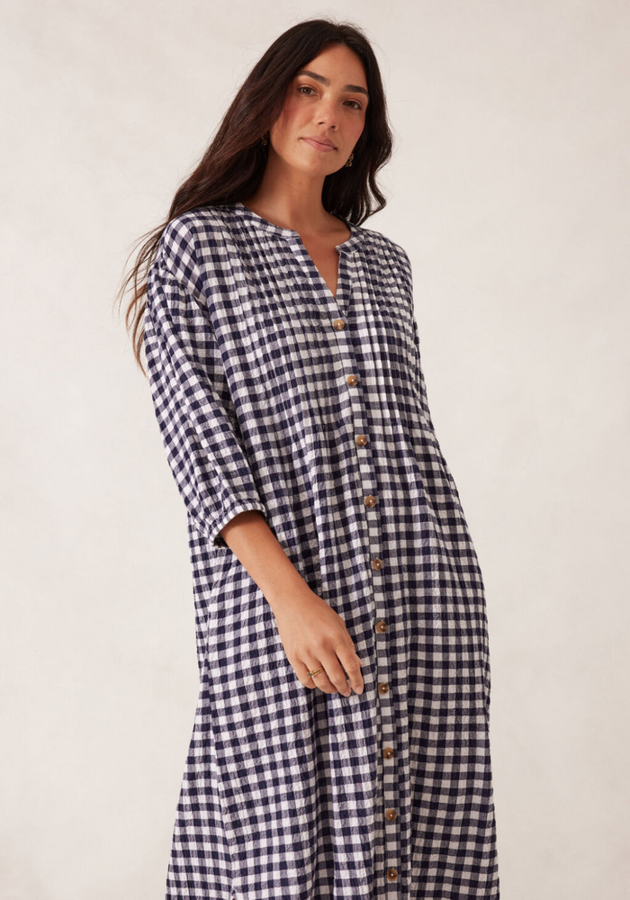 Load image into Gallery viewer, CERES LIFE CRINKLE MIDI DRESS - NAVY GINGHAM