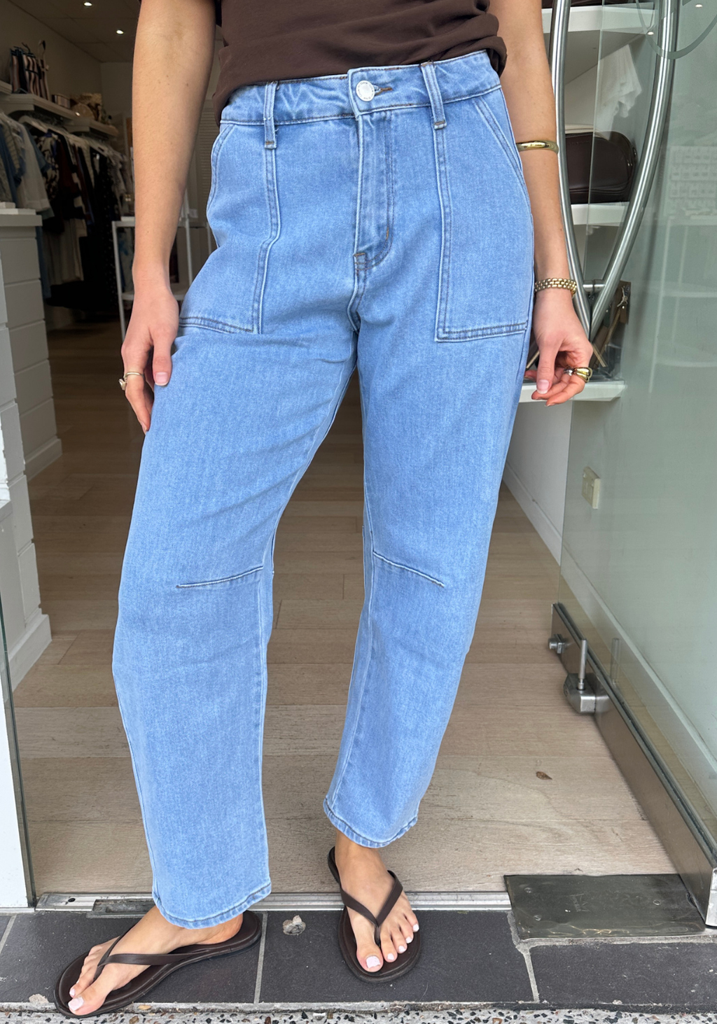 ANDY BARREL LEG JEAN - LIGHT WASH DENIM