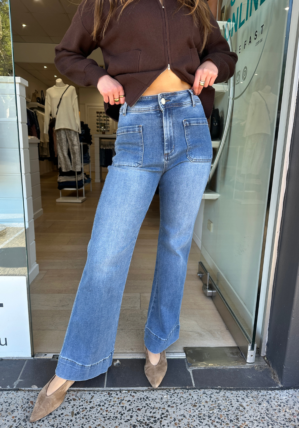 KENNY STRAIGHT LEG JEAN - MID WASH BLUE