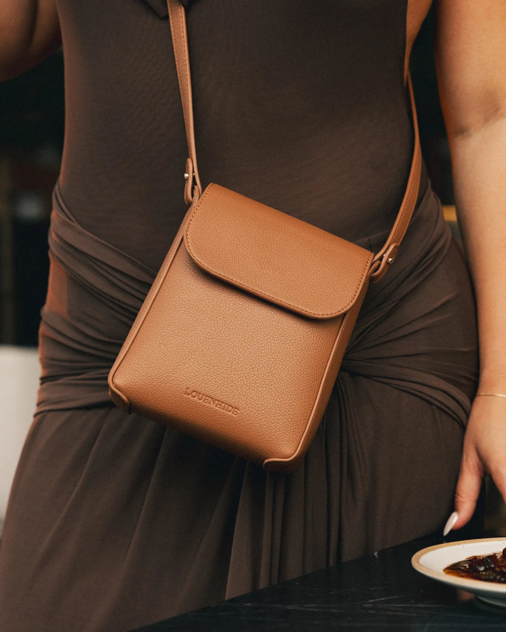 LOUENHIDE BESSIE CROSSBODY BAG - TOFFEE