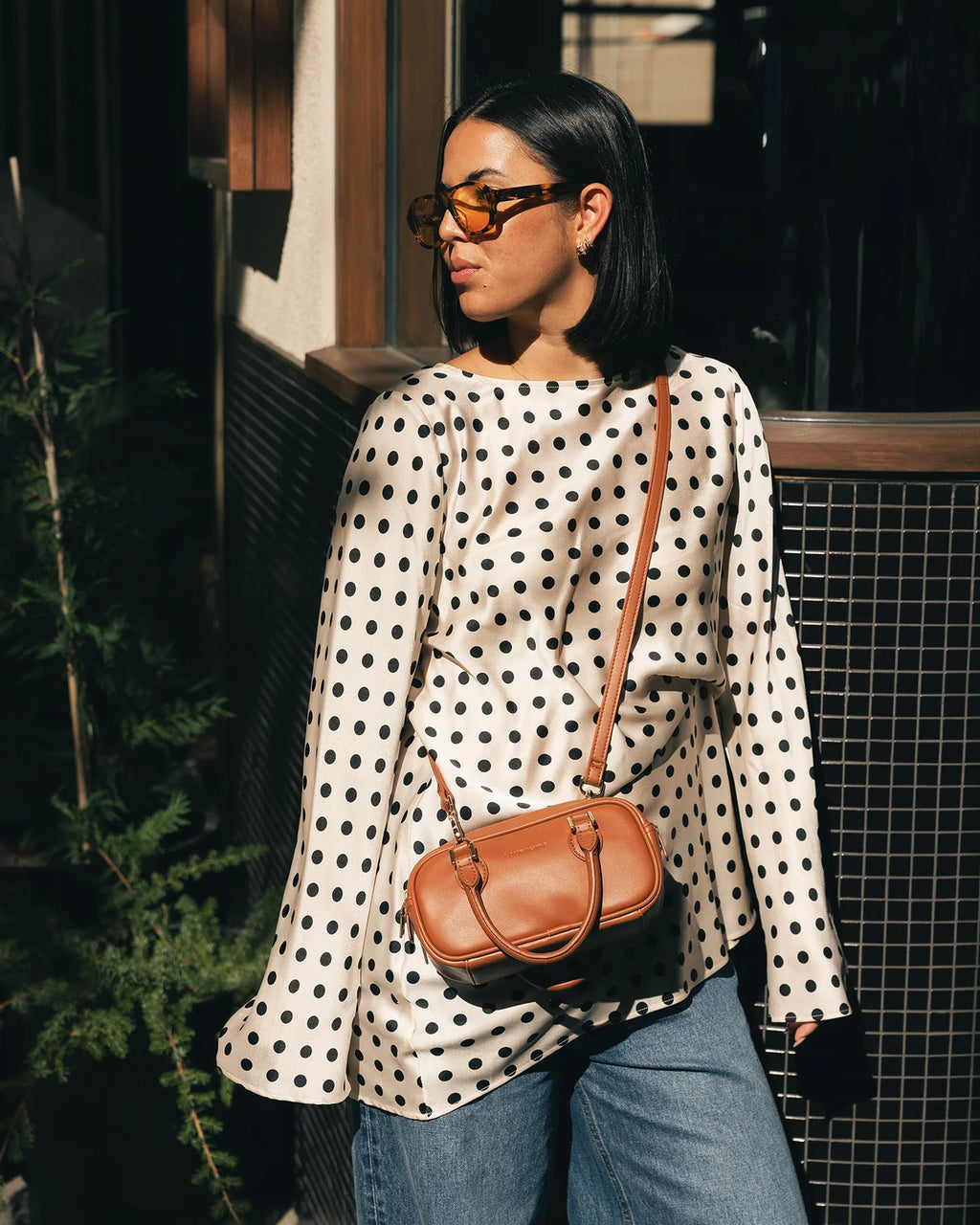 LOUENHIDE ARKI CROSSBODY BAG - TAN
