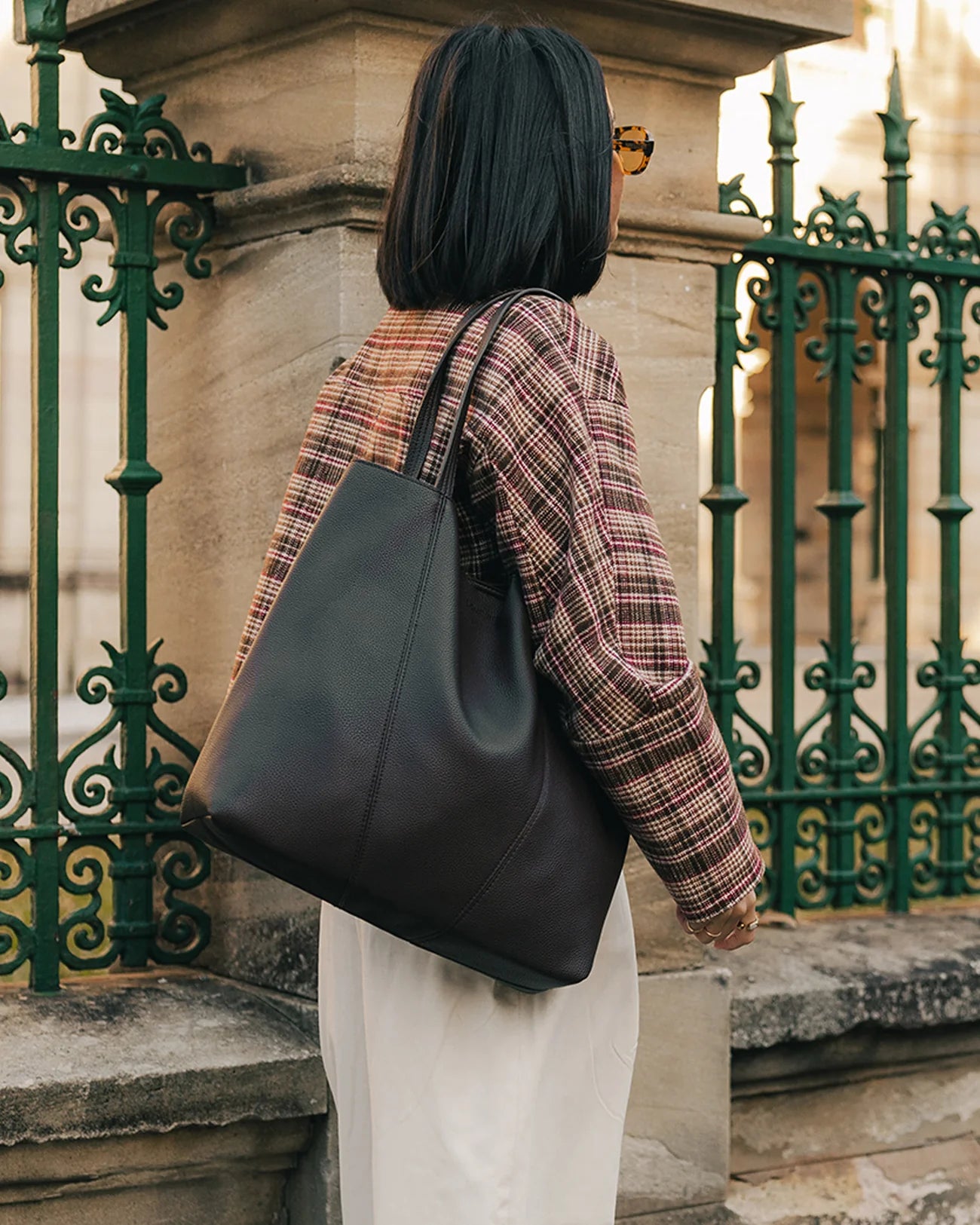 LOUENHIDE COLBY TOTE BAG - BLACK
