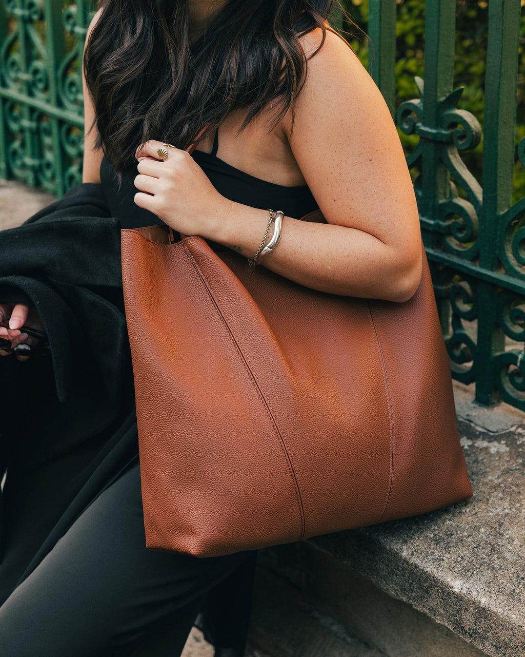 LOUENHIDE COLBY TOTE BAG - TAN