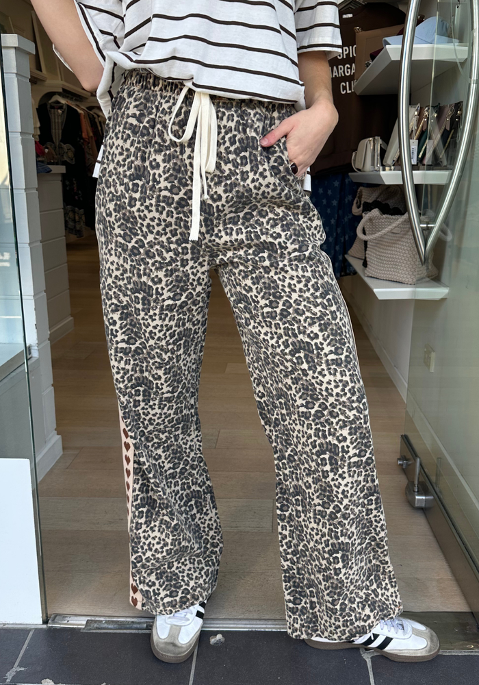 Load image into Gallery viewer, JUNA RACER JEANS - CHOC HEART