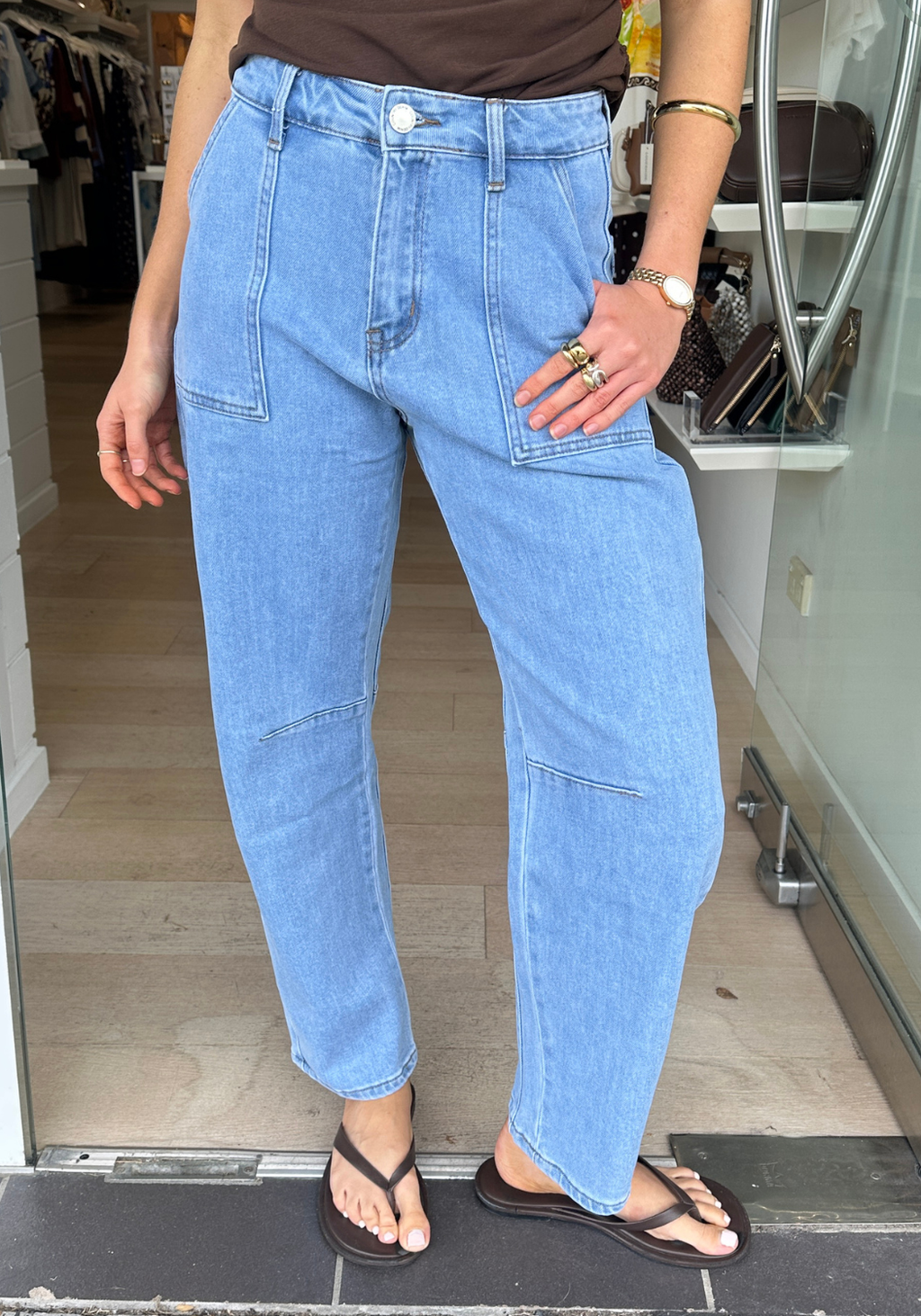 ANDY BARREL LEG JEAN - LIGHT WASH DENIM