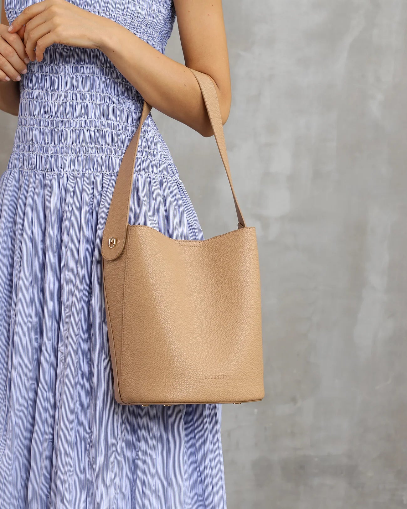 LOUENHIDE MIRANDA BUCKET BAG - CAMEL