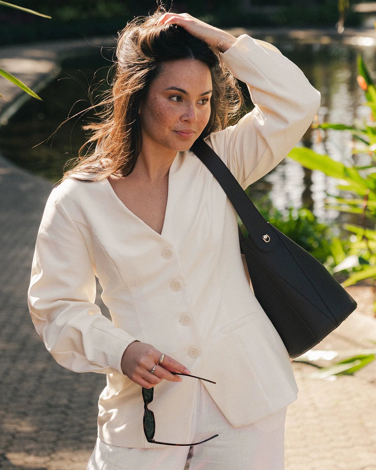 LOUENHIDE MIRANDA BUCKET BAG - CHOCOLATE
