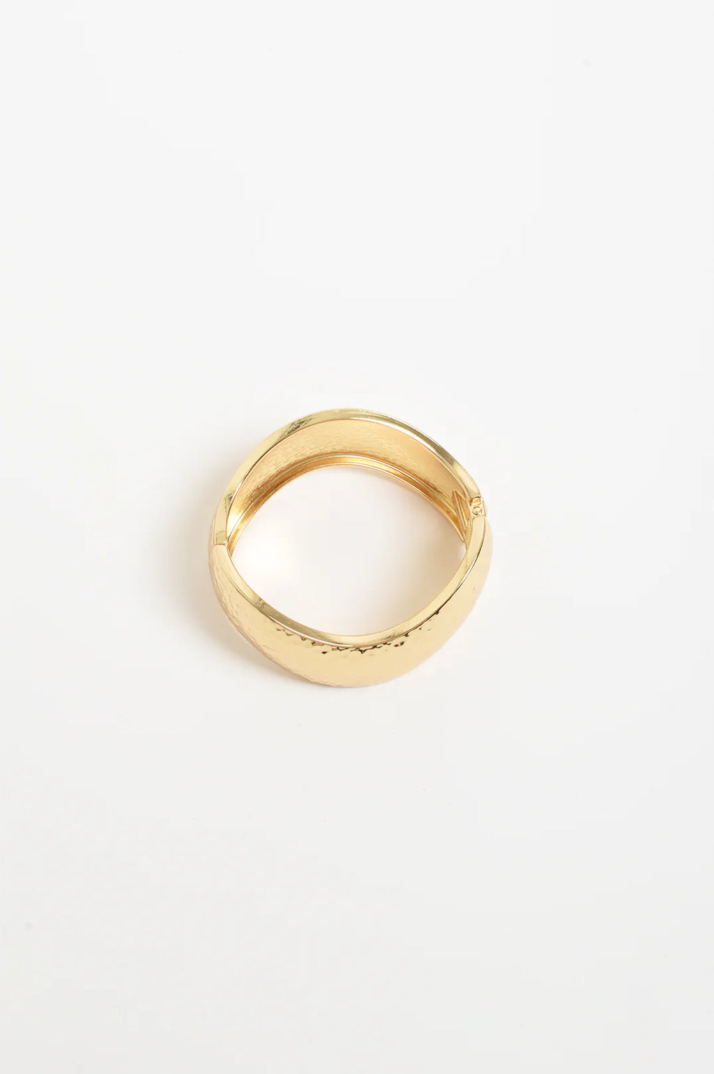 ADORNE MOLTEN CURVED EVENT BANGLE - GOLD