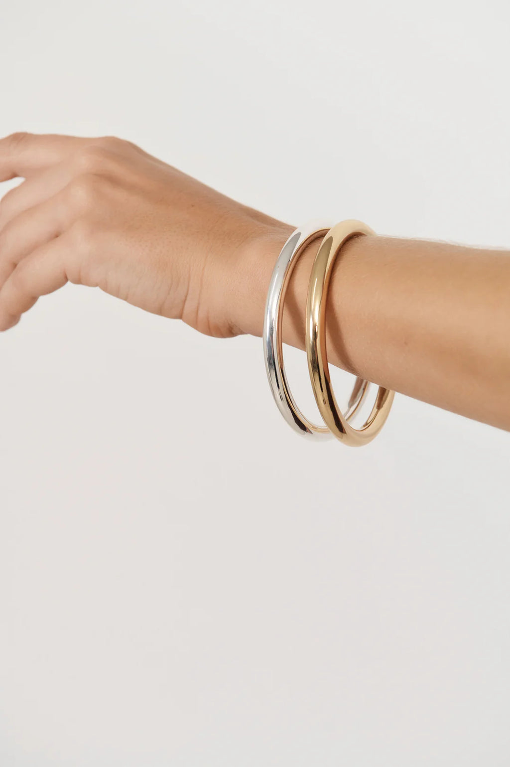 ADORNE ELLERY ESSENTIAL METAL BANGLE - GOLD