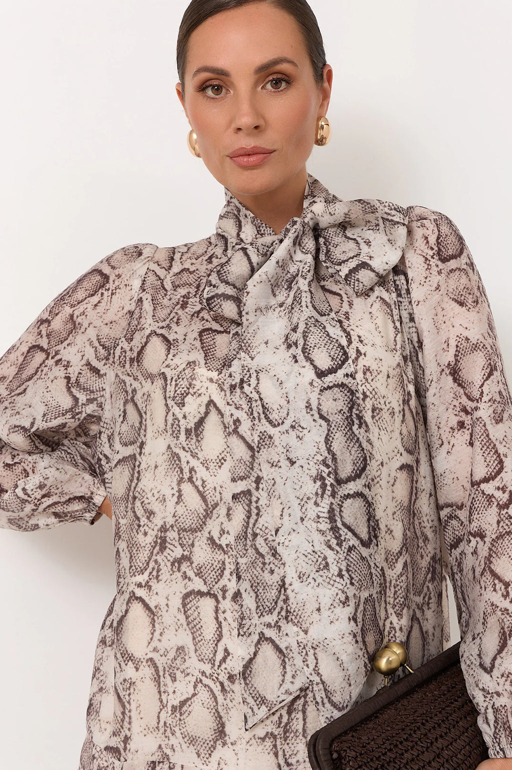 ADORNE SMOOTH OVAL METAL EARRING - GOLD