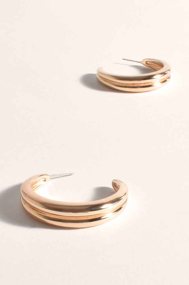 Load image into Gallery viewer, ADORNE LINE DETAIL EVENT HOOPS - GOLD