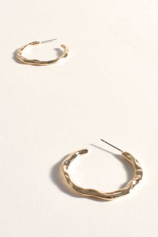 Load image into Gallery viewer, ADORNE RIPPLED METAL EVENT HOOPS - GOLD