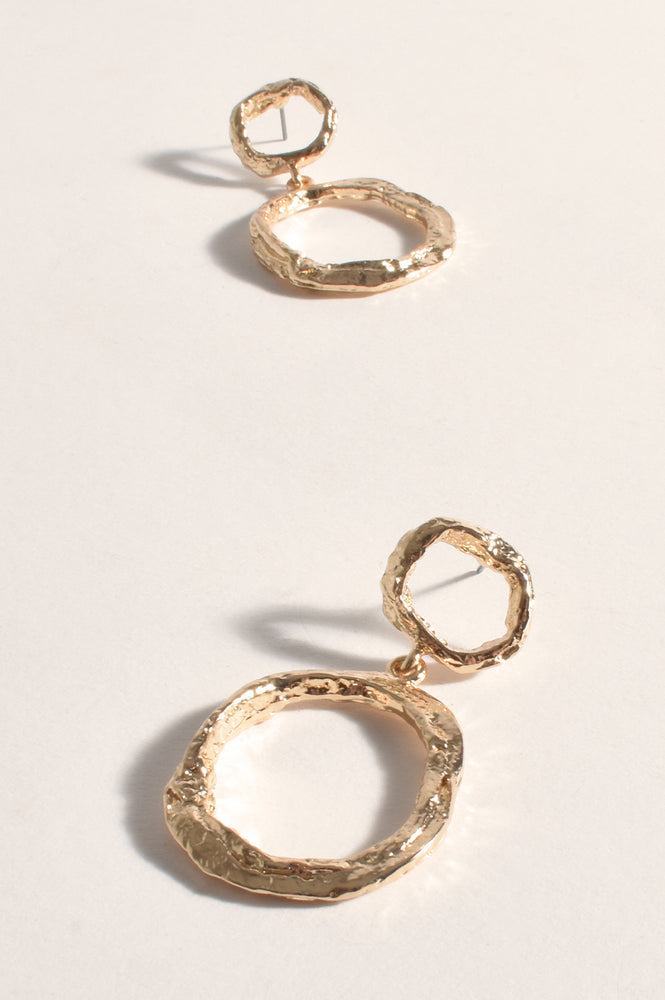 Load image into Gallery viewer, ADORNE MOLTEN CIRCLE DROP EARRINGS - GOLD