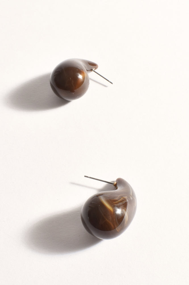 Load image into Gallery viewer, ADORNE RESIN TEARDROP STUDS - CHOCOLATE