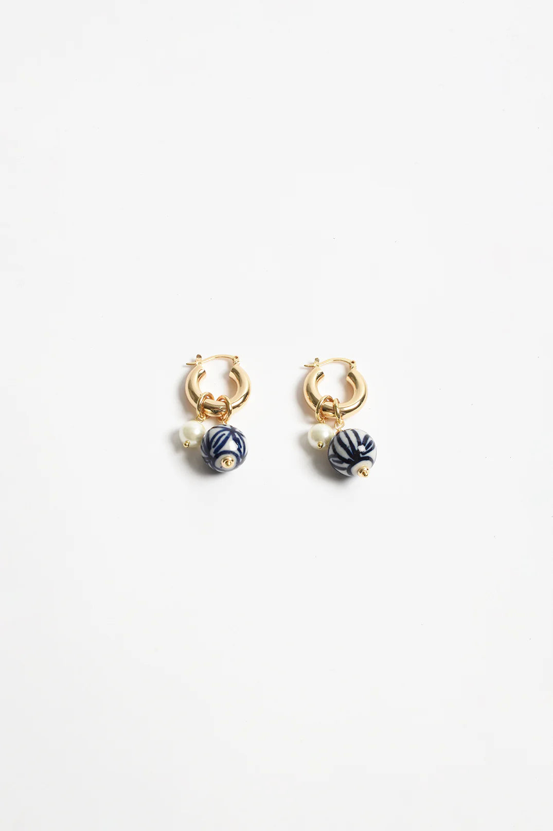 ADORNE PATTERN PORCELAIN BEAD PEARL HOOP - BLUE