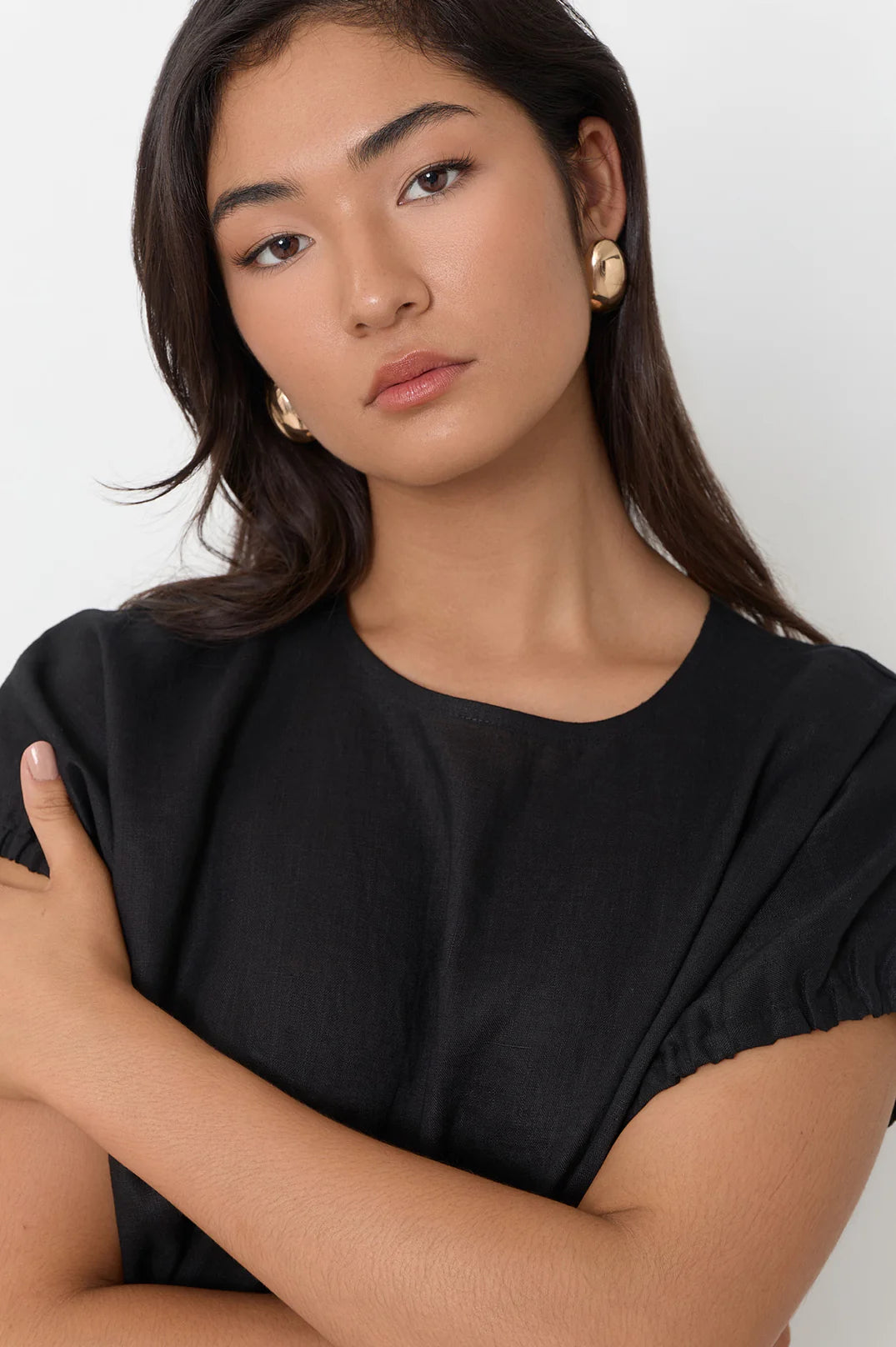 ADORNE SMOOTH OVAL METAL EARRING - GOLD