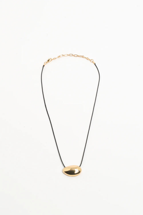 ADORNE OVAL PENDANT SHORT LEATHER NECKLACE - BLACK/GOLD