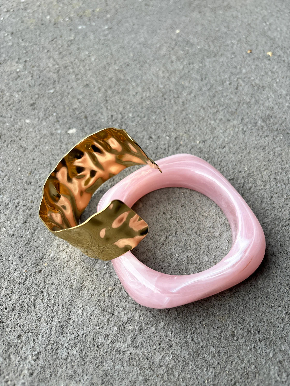 ANGULAR CUFF BANGLE IN PINK