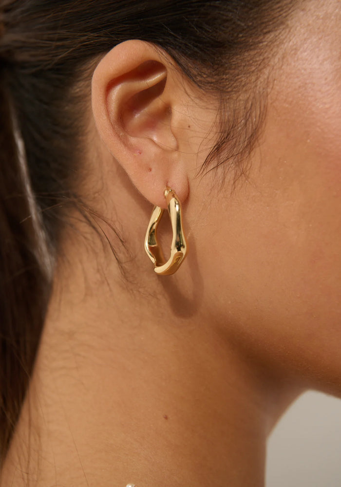 WAVY TEXTURED EARRINGS - GOLD