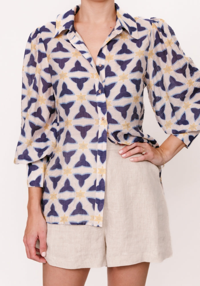 Load image into Gallery viewer, ANDIE BUTTON UP BLOUSE - NAVY PRINT