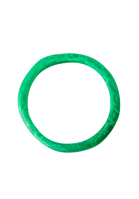 THIN WAVE RESIN STACKING BANGLE - EMERALD GREEN